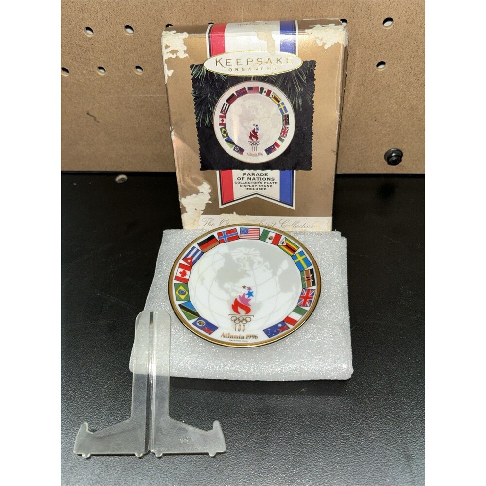 Hallmark Keepsake Ornament Parade Of Nations Olympic Collectors Plate 1996 w/box